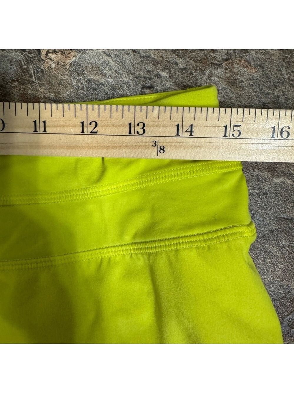 Lululemon Shorts Highlight Yellow - Picture 7 of 11